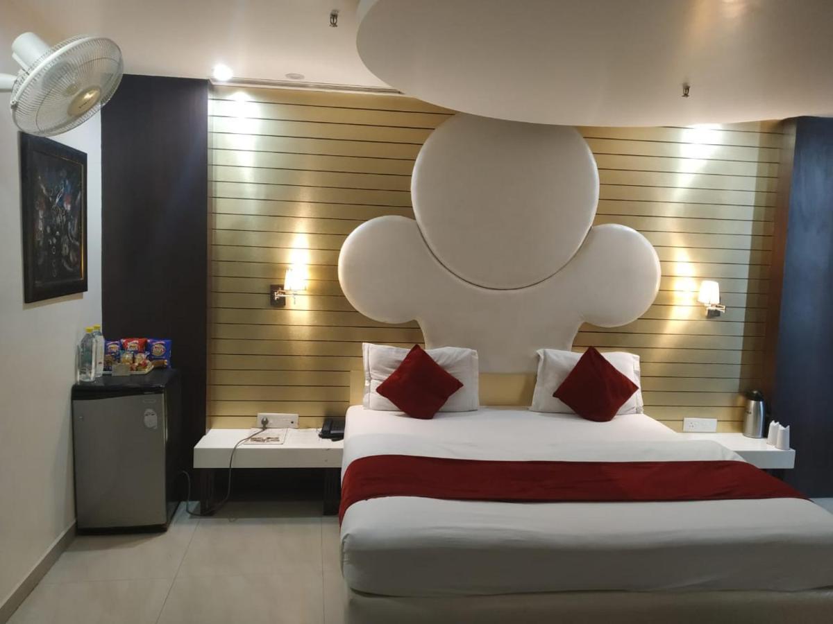 Hotel D'Grand Bareilly Exteriör bild