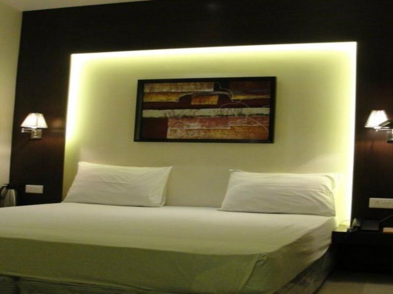 Hotel D'Grand Bareilly Exteriör bild