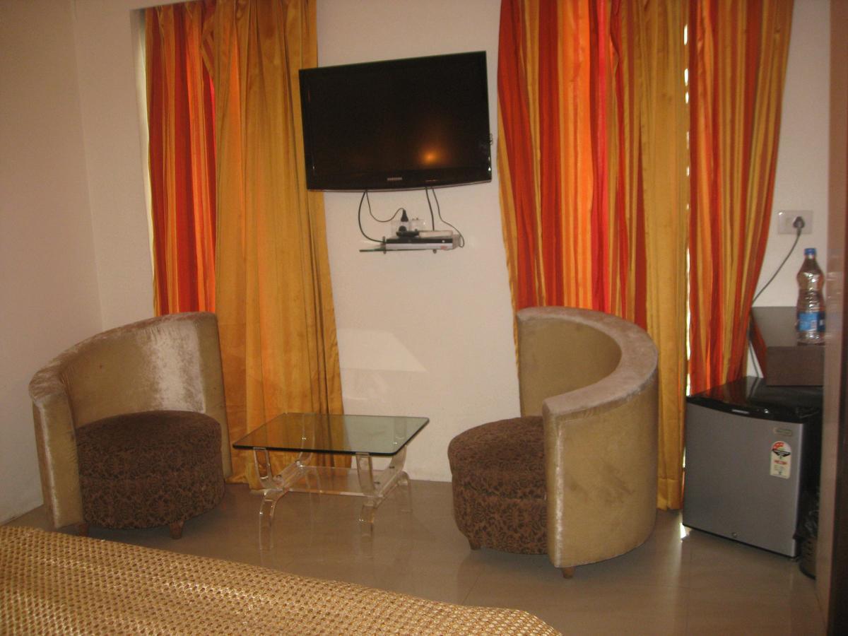 Hotel D'Grand Bareilly Exteriör bild