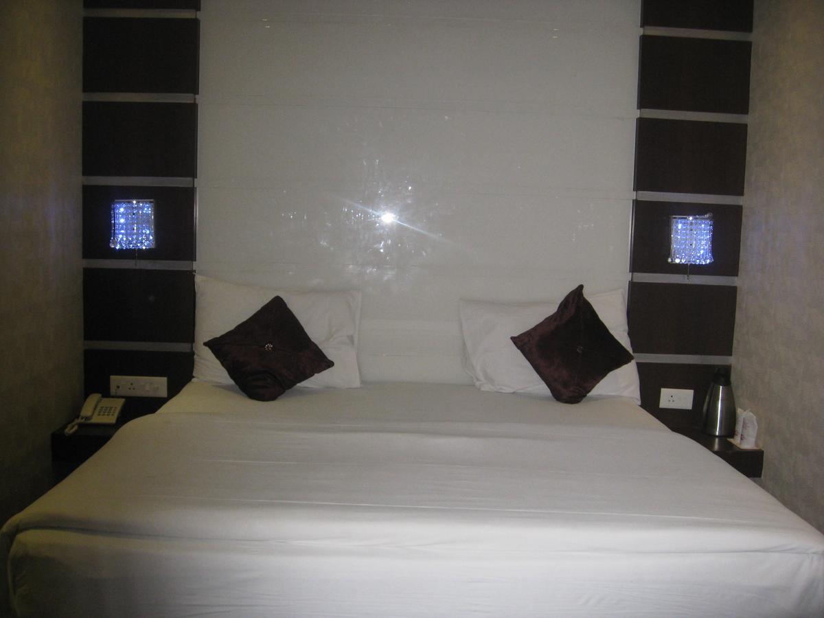 Hotel D'Grand Bareilly Exteriör bild