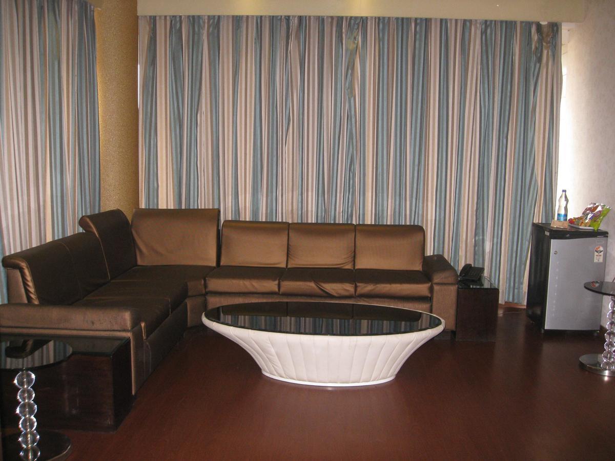 Hotel D'Grand Bareilly Exteriör bild