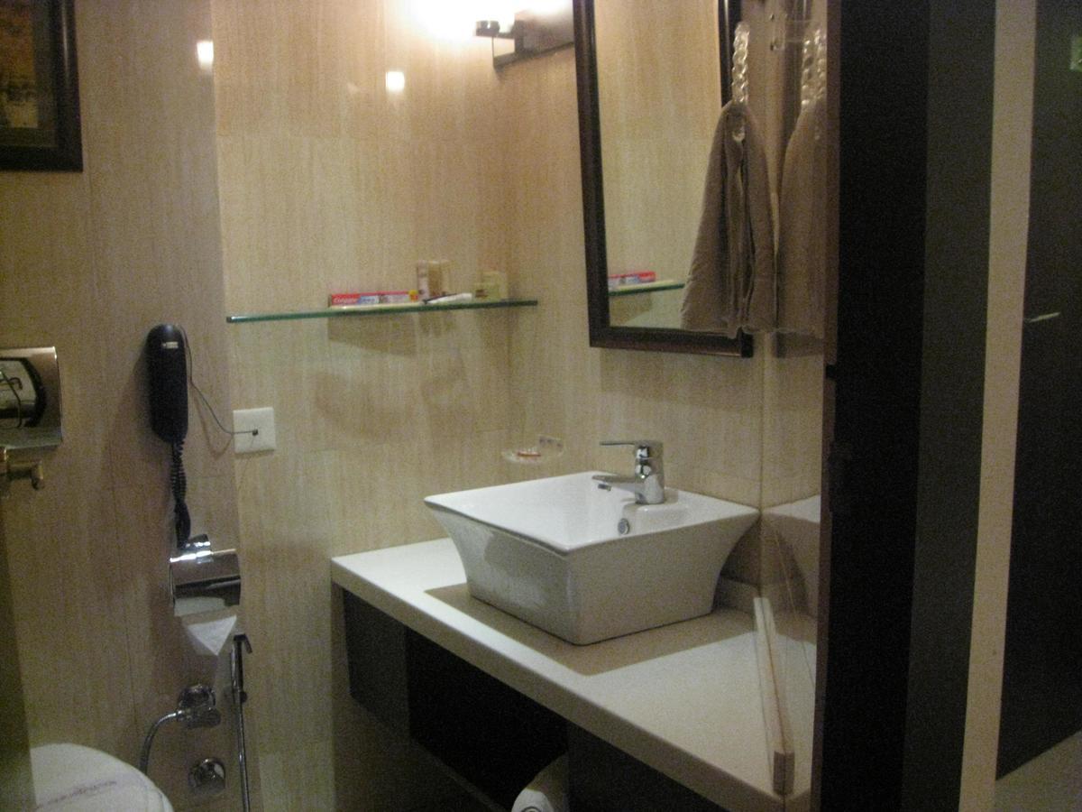 Hotel D'Grand Bareilly Exteriör bild