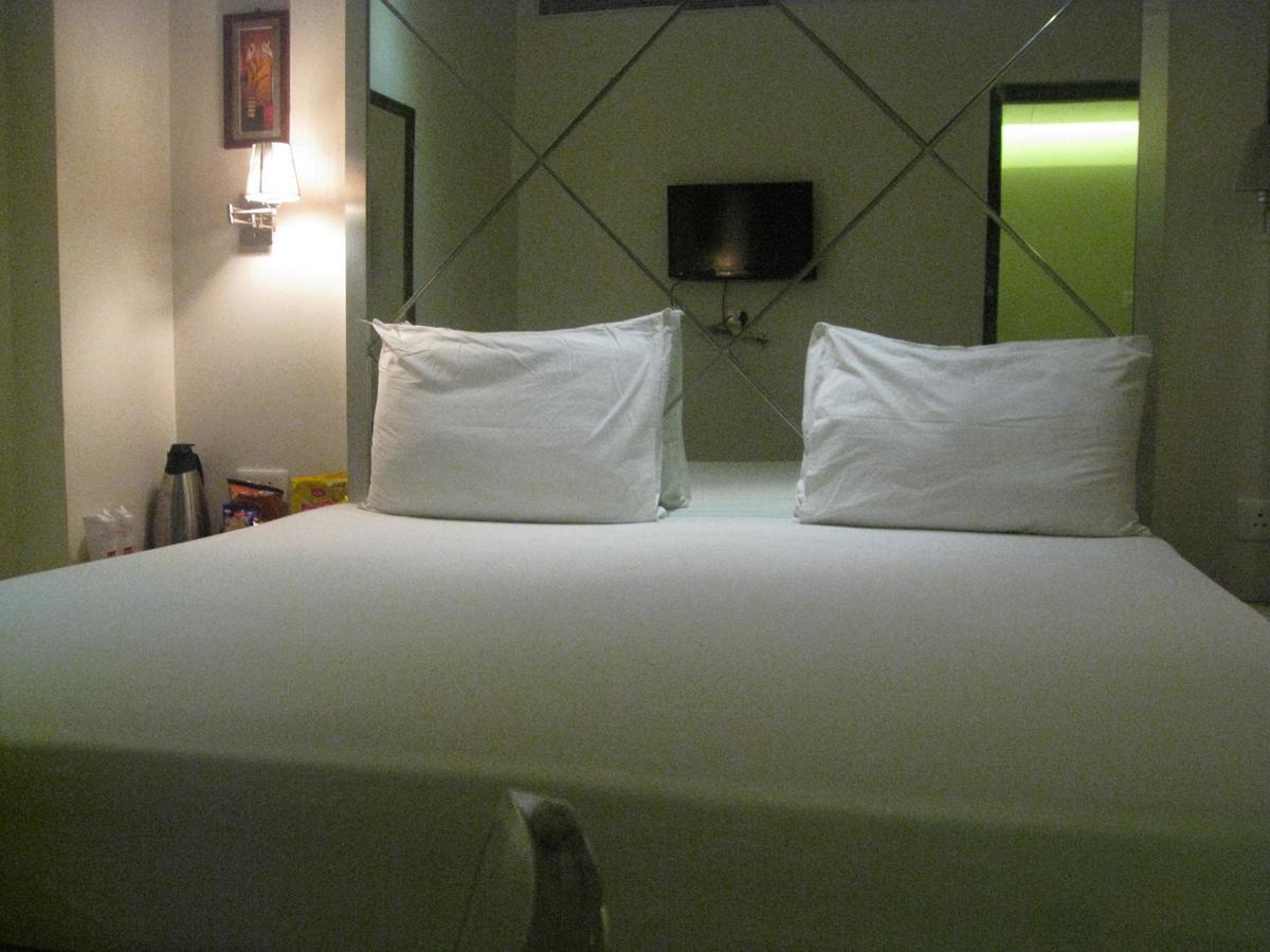 Hotel D'Grand Bareilly Exteriör bild