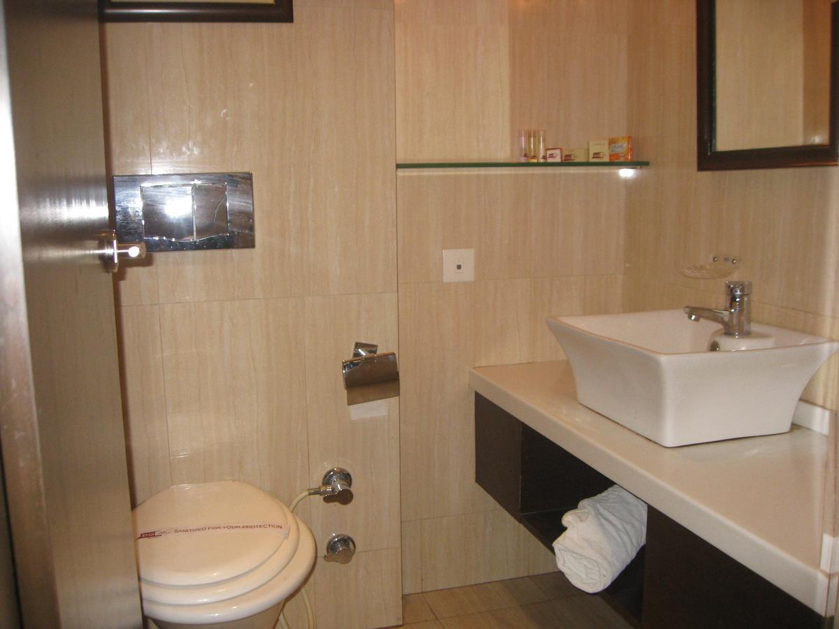Hotel D'Grand Bareilly Exteriör bild