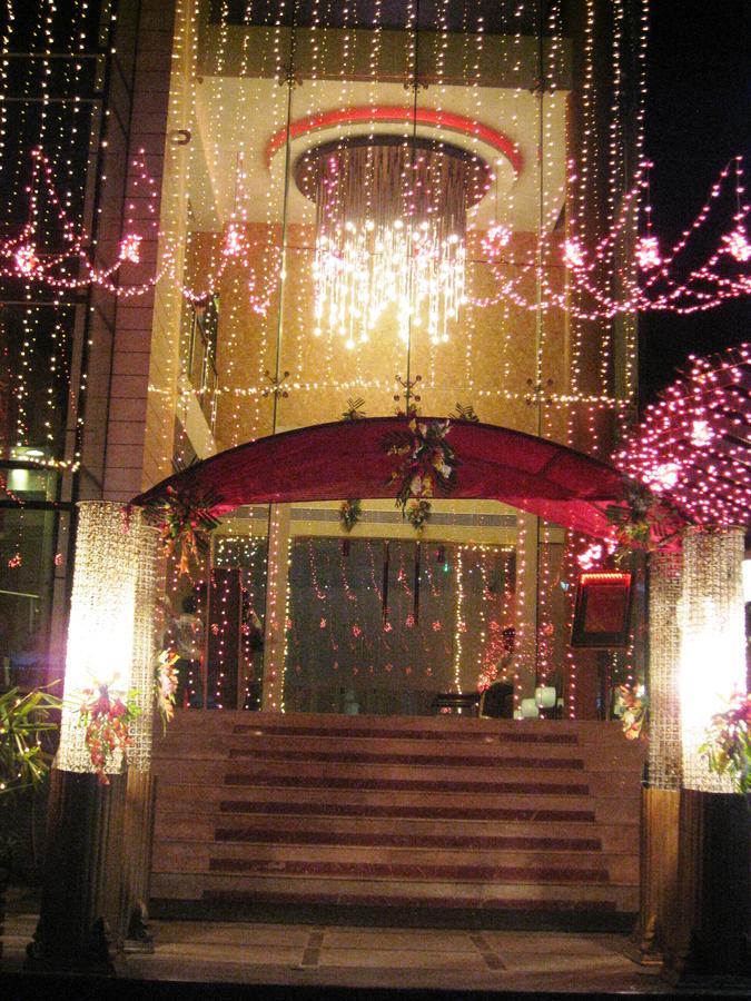 Hotel D'Grand Bareilly Exteriör bild