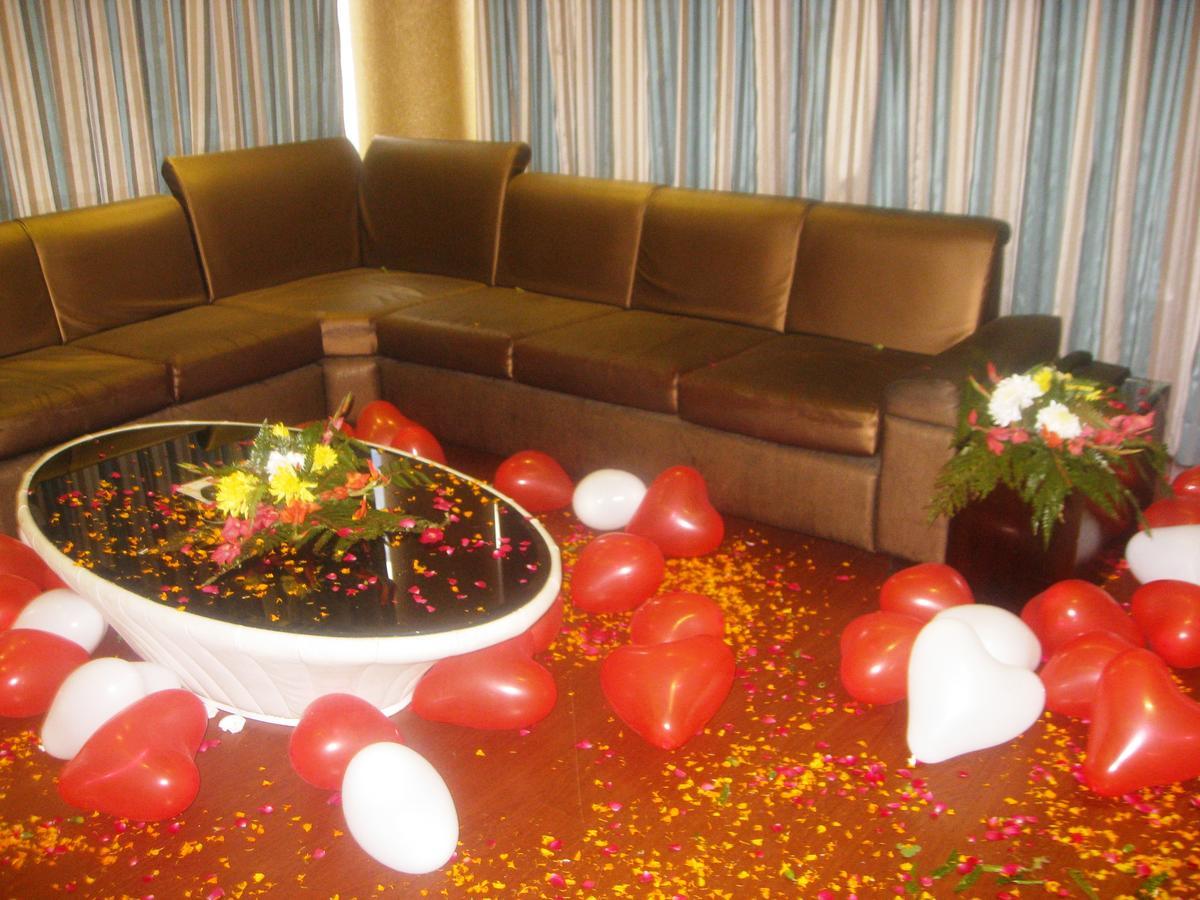 Hotel D'Grand Bareilly Exteriör bild